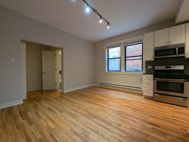 2424 N Kedzie Blvd, Unit 2420-303 in Chicago, IL - Foto de edificio - Building Photo