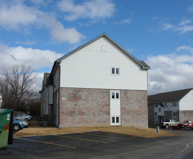 Gold Coast Square Apartments & Townhomes in Papillion, NE - Building Photo - Building Photo