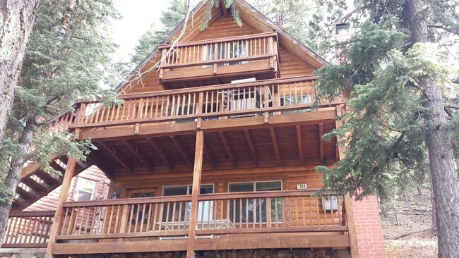 1184 Club View Dr