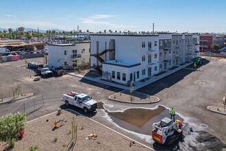The Flats at 45th Ave in Glendale, AZ - Foto de edificio - Building Photo
