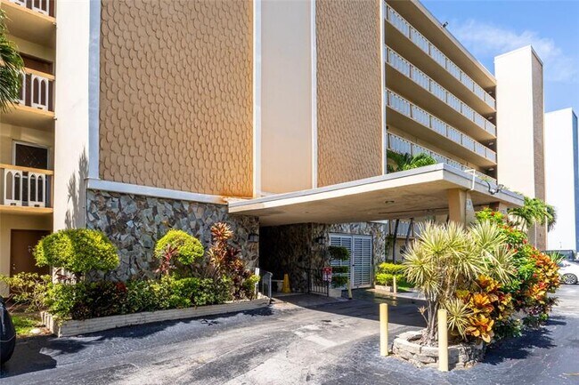 319 NE 14th Ave in Hallandale Beach, FL - Building Photo - Building Photo