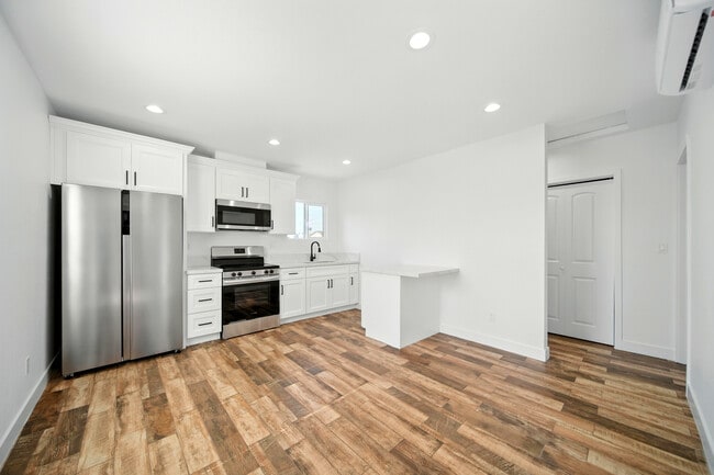property at 521 1/2 W 78th St