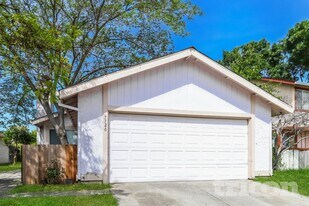 7726 Robinette Rd in Sacramento, CA - Building Photo