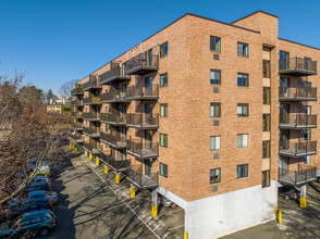 The Brentwood Apartments in Arlington, MA - Building Photo - Building Photo