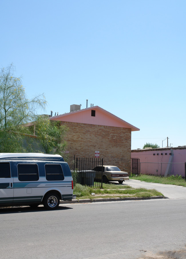 1010 S St Vrain St in El Paso, TX - Building Photo - Building Photo