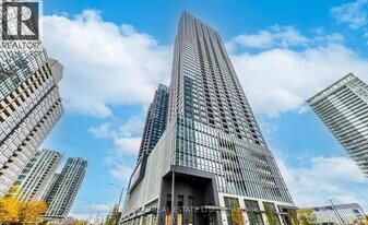 395 Square One Dr in Mississauga, ON - Building Photo