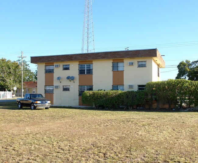 353 NE 1st Rd in Homestead, FL - Foto de edificio - Building Photo