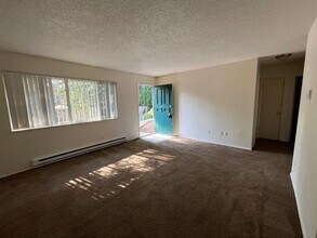 37950 US-26 in Sandy, OR - Building Photo - Building Photo
