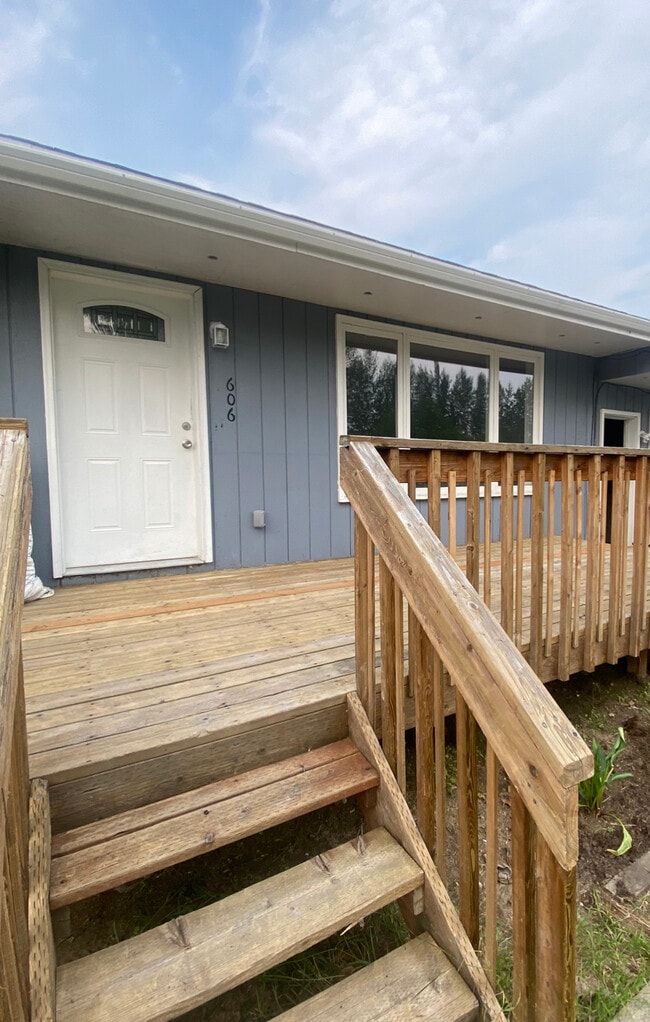 606 Holiday Rd Rentals in North Pole, AK