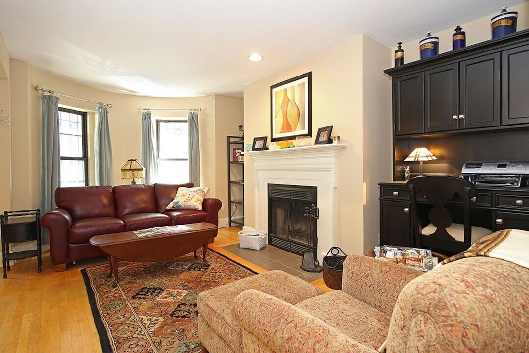 211 W Newton St in Boston, MA - Building Photo