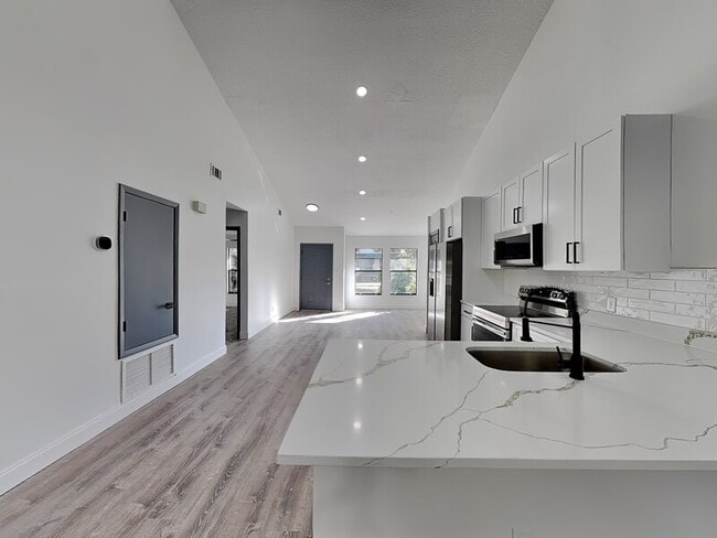 9439 Lake Lotta Cir in Gotha, FL - Building Photo - Building Photo