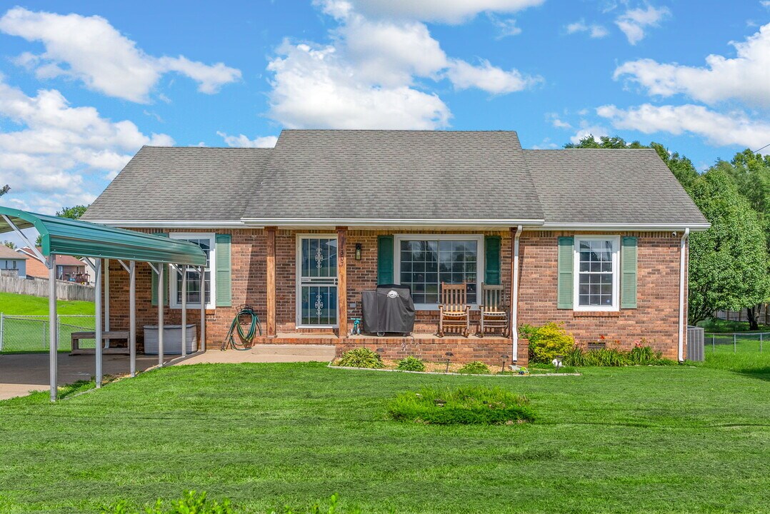 1307 Chucker Dr in Clarksville, TN - Foto de edificio