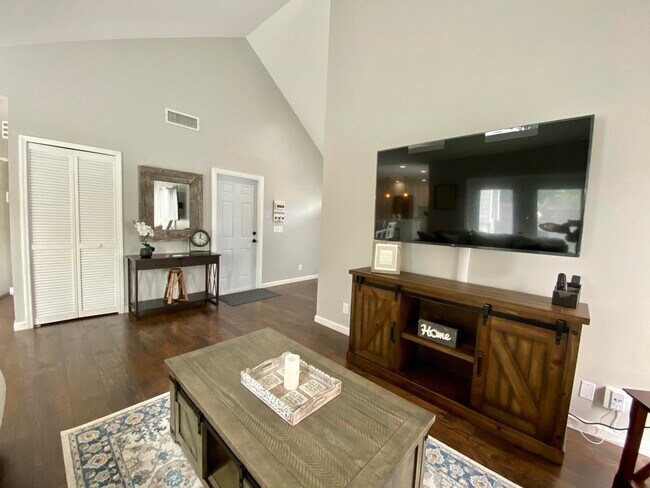 453 Park Forest Way in Wellington, FL - Building Photo - Building Photo