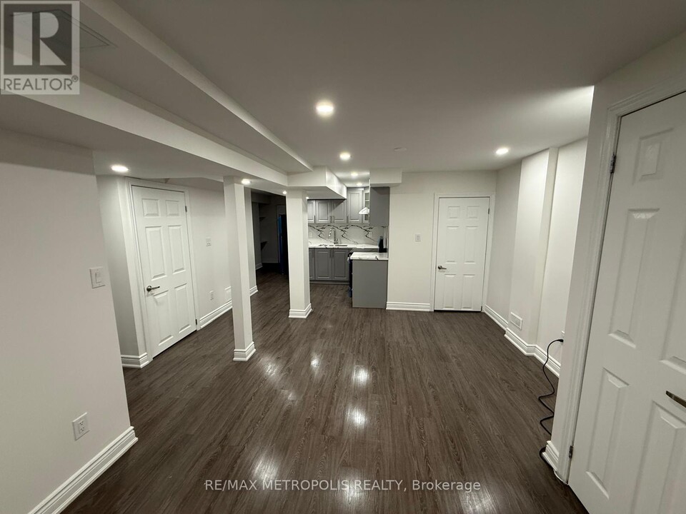 68 St Joan of Arc Ave in Vaughan, ON - Building Photo