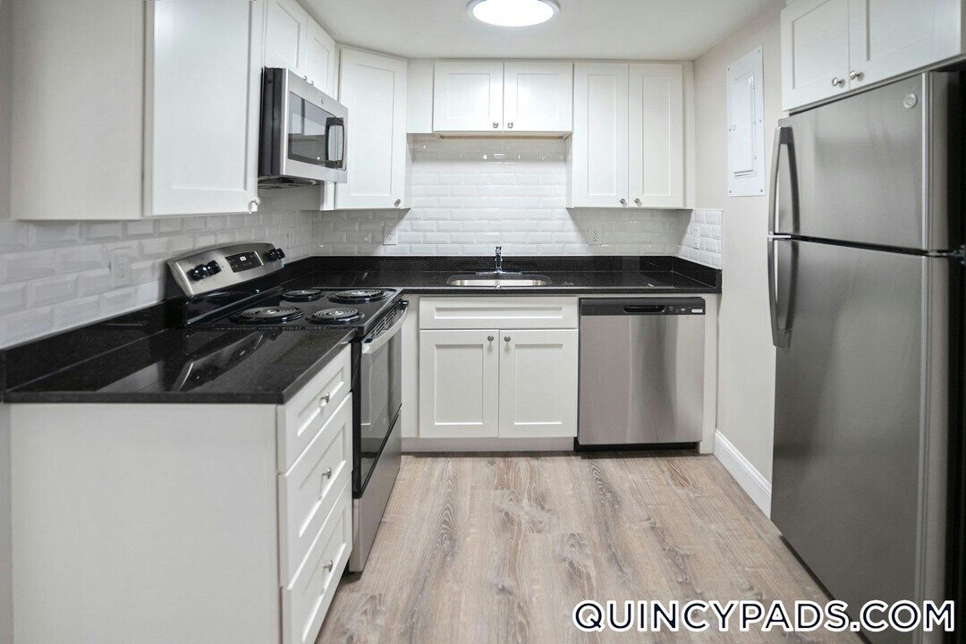 22 Presidential Dr in Quincy, MA - Foto de edificio