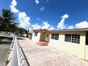 500 SW 51st Ave in Coral Gables, FL - Building Photo - Building Photo