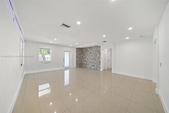 845 NW 2nd St in Florida City, FL - Foto de edificio - Building Photo