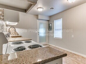 512 W Lockheed Dr in Midwest City, OK - Building Photo - Building Photo