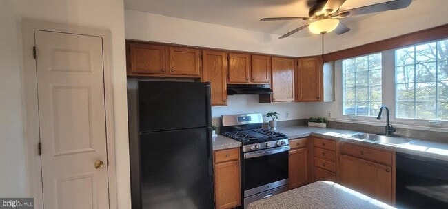 10 Woodfield Dr in Claymont, DE - Building Photo - Building Photo