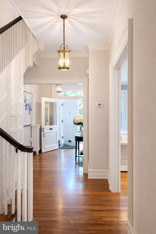 property at 2127 Leroy Pl NW