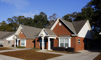 Bennett Pointe in Theodore, AL - Building Photo