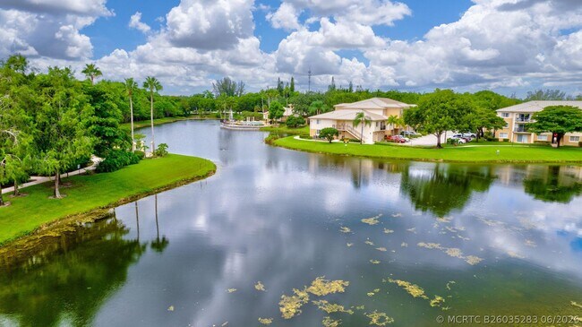 property at 609 Crestwood Ct N