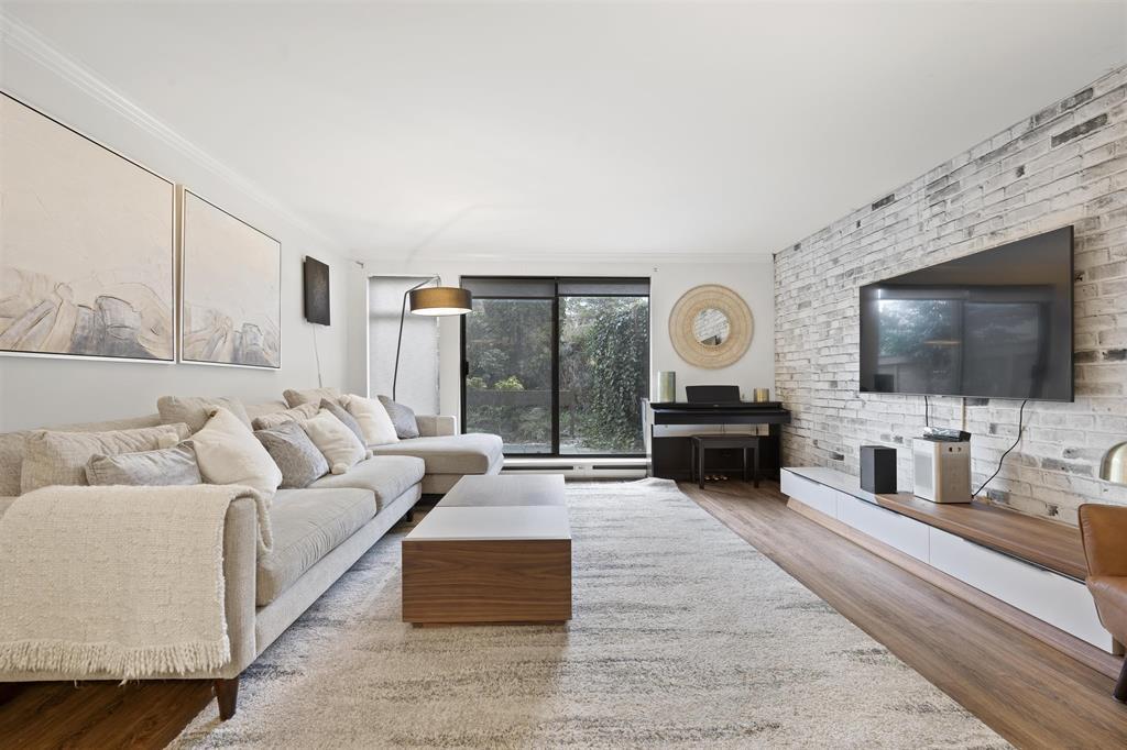 681 Moberly Rd in Vancouver, BC - Building Photo