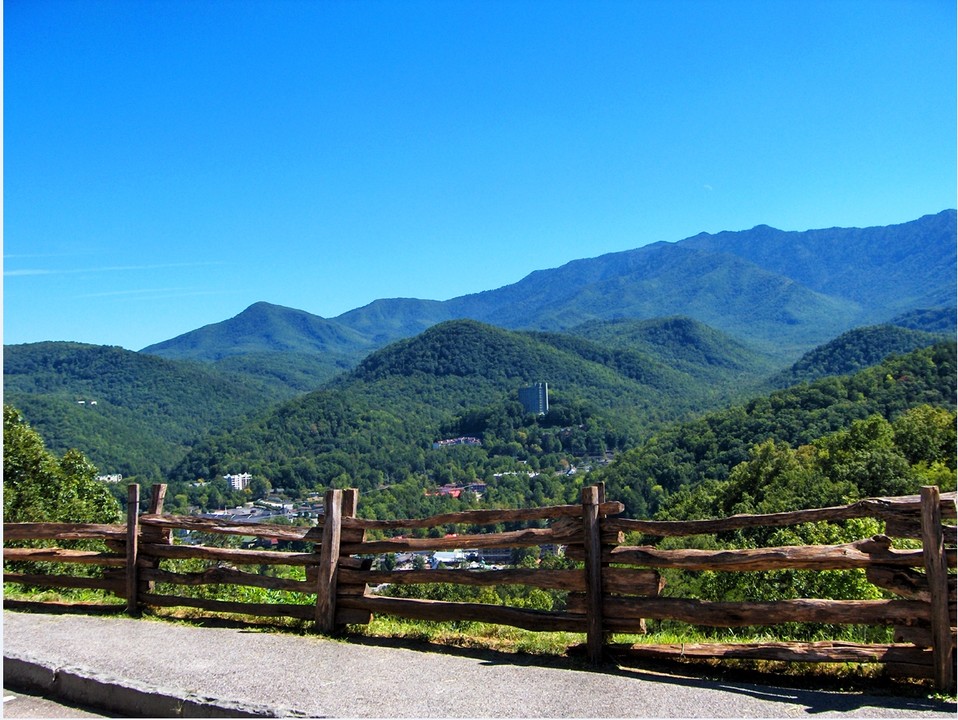 150 E Parkway in Gatlinburg, TN - Foto de edificio