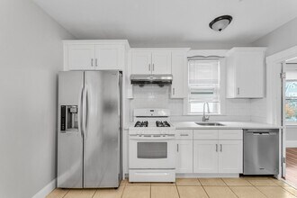 204 Maple St in Boston, MA - Building Photo - Building Photo