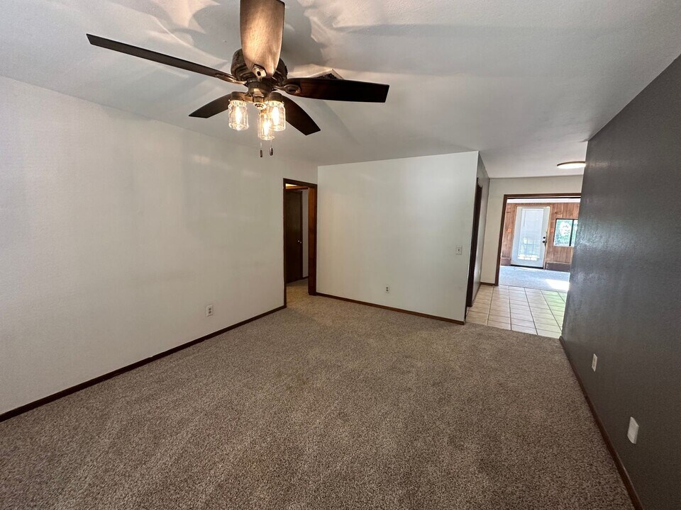 3112 Beechwood Dr in Del City, OK - Building Photo