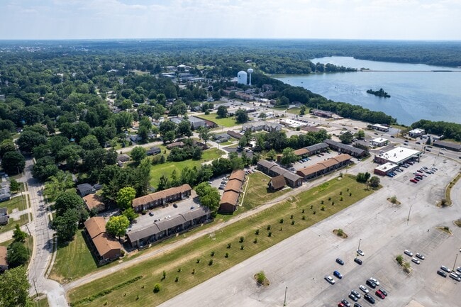 Townway Place in Danville, IL - Building Photo - Building Photo