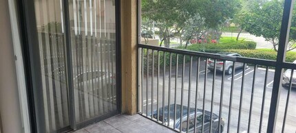 2985 Riverside Dr in Coral Springs, FL - Building Photo - Building Photo