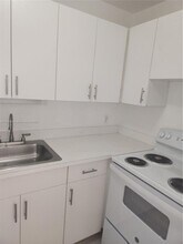 1618 NW 38th St in Miami, FL - Building Photo - Building Photo