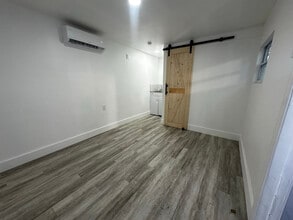 915 NW 46th St in Miami, FL - Building Photo - Building Photo