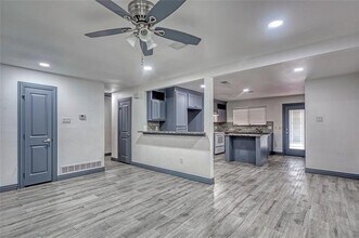 10 E Townhouse Ln in Grand Prairie, TX - Building Photo - Building Photo