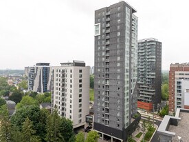 160 King St N in Waterloo, ON - Building Photo