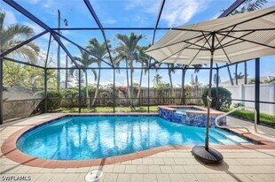 684 98th Ave N in Naples, FL - Building Photo