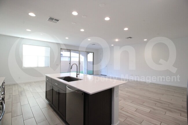 670 S Jacana Ln in Gilbert, AZ - Foto de edificio - Building Photo