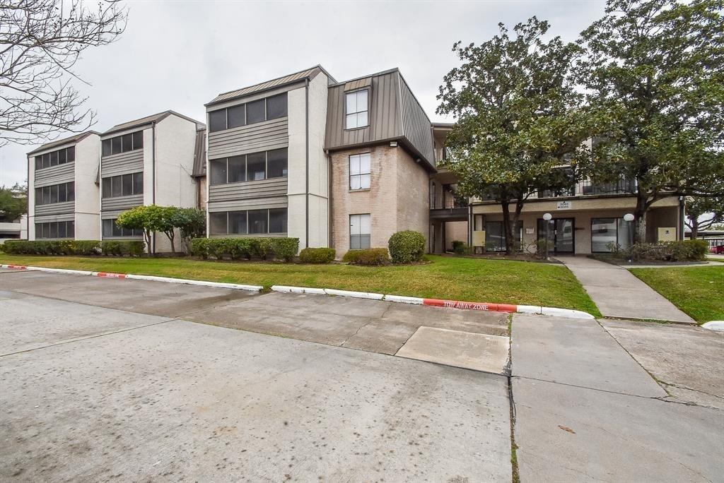 3055 Walnut Bend Ln in Houston, TX - Building Photo