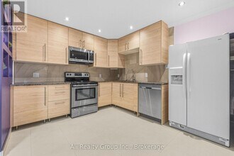 161 Herzberg Rd in Ottawa, ON - Building Photo - Building Photo