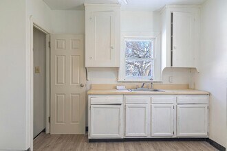 7913 Connecticut Ave in Cleveland, OH - Building Photo - Building Photo