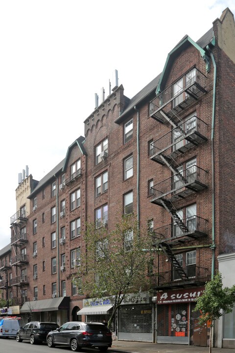 71-50 Austin St in Forest Hills, NY - Building Photo