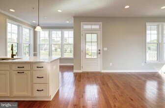 1020 Railroad Ave in Falls Church, VA - Foto de edificio - Building Photo