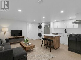 179 Beatrice St in Toronto, ON - Building Photo