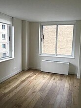 560 W 43rd St in New York, NY - Building Photo - Building Photo