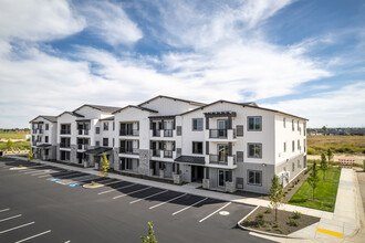 Stone Creek Apartments in Caldwell, ID - Building Photo - Building Photo