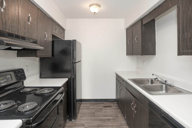 Aura Apartments in Indianapolis, IN - Building Photo - Interior Photo