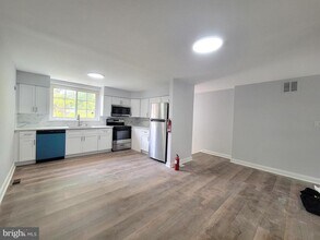 122 Laureba Ave in Stratford, NJ - Building Photo - Building Photo