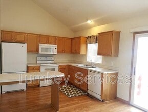 1121 Devon Dr in Papillion, NE - Building Photo - Building Photo