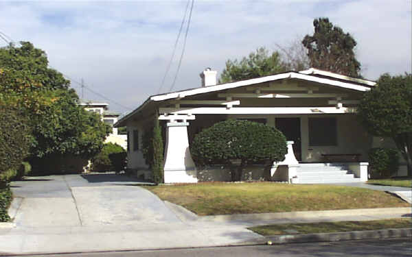 903 E Acacia Ave in Glendale, CA - Building Photo